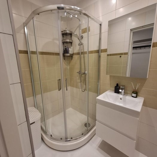 Virtuvės ir svetainės zona po darbų